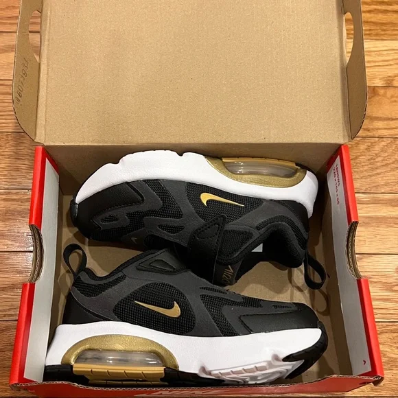 Nike top 200 kids